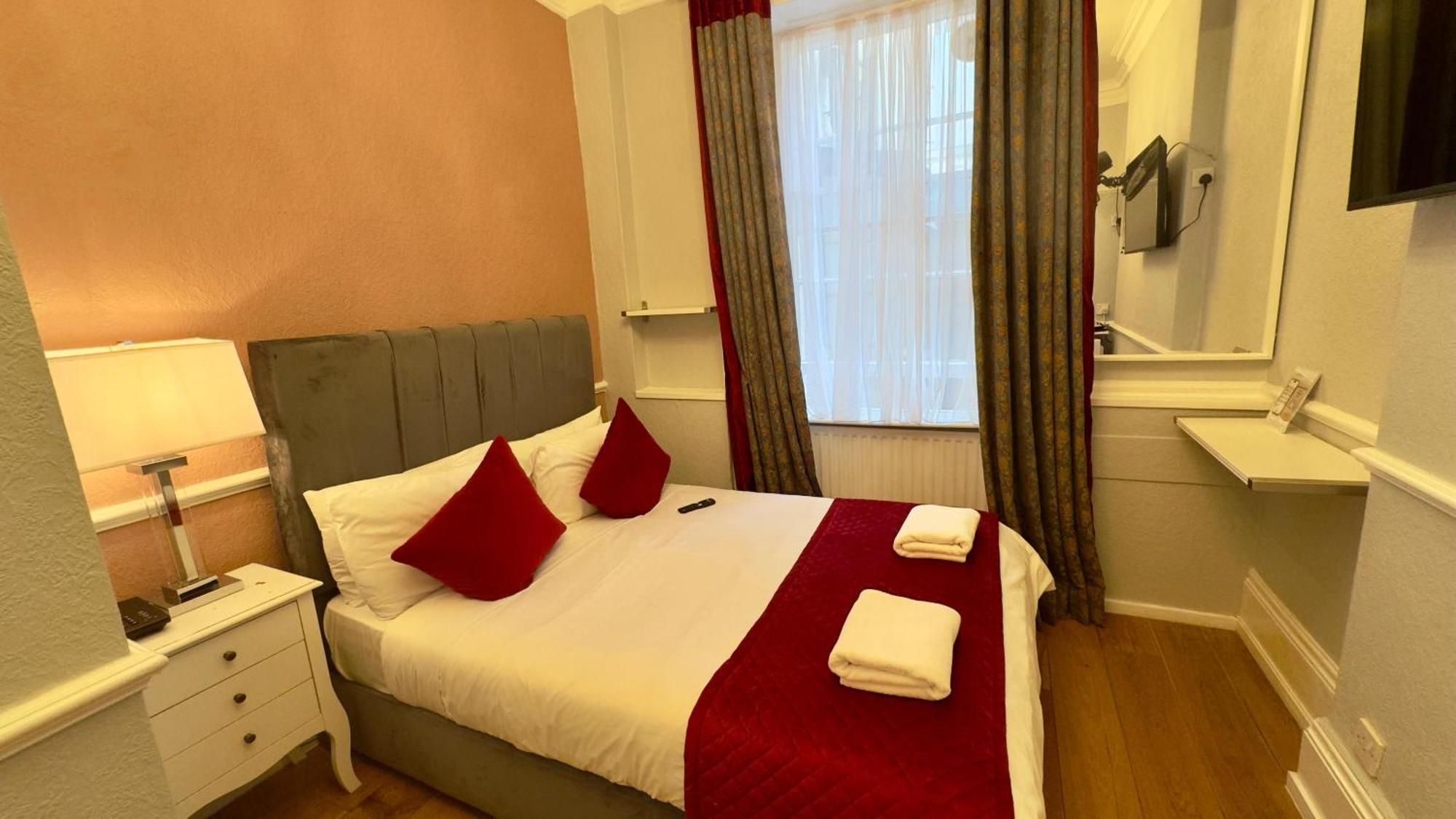 Classic Hyde Park Hotel Лондон Екстер'єр фото