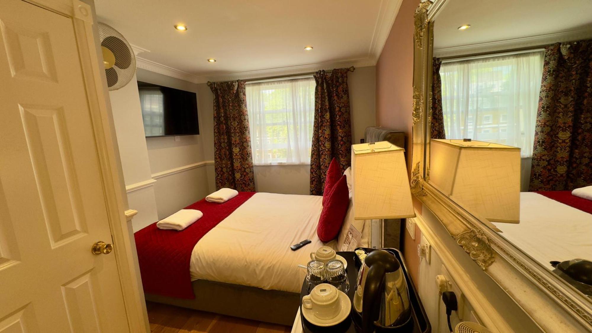 Classic Hyde Park Hotel Лондон Екстер'єр фото